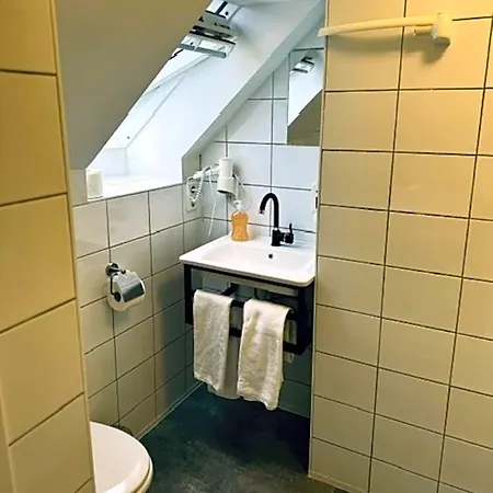 Charlton Hotel 3*