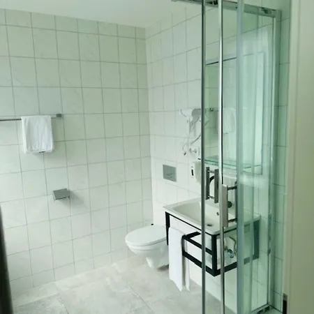 Charlton Hotel 3*