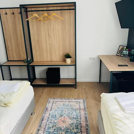 Отель Charlton 3*