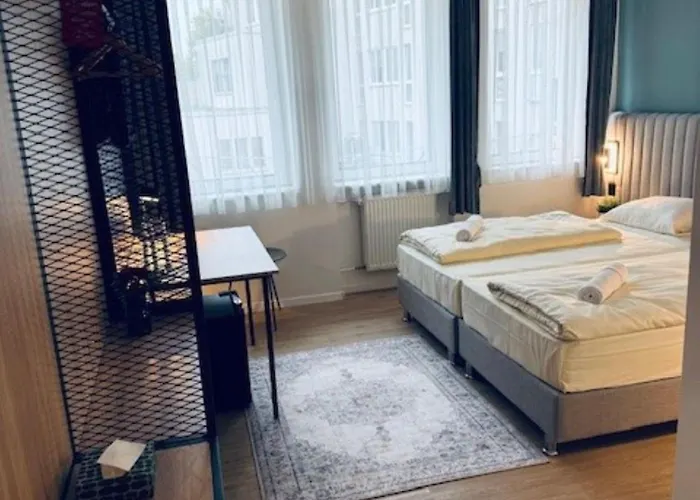 Отель Charlton 3*