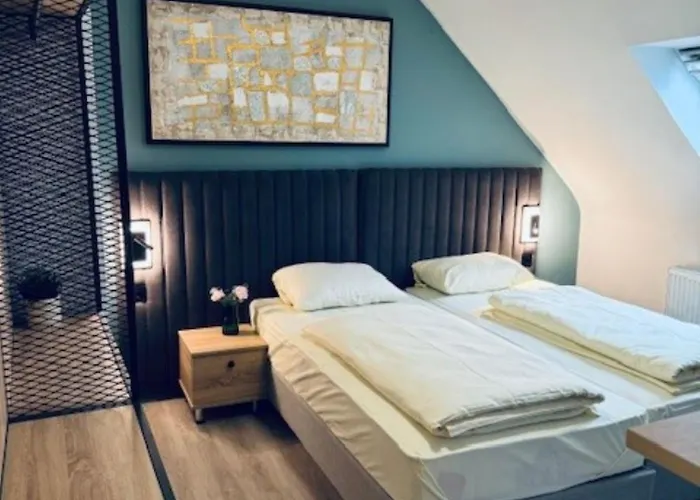 Отель Charlton 3*